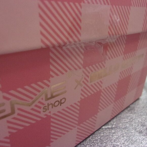 M-57 NEW SEALED THE CREME SHOP X HELLO KITTY WINTER GLOW SPA SET - Picture 6 of 8